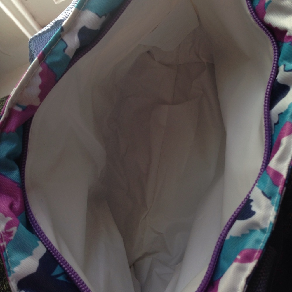 Insulated zipper cooler tote - Picture 4 of 6