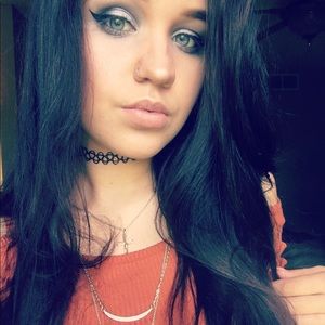 Meet your Posher, Joelle