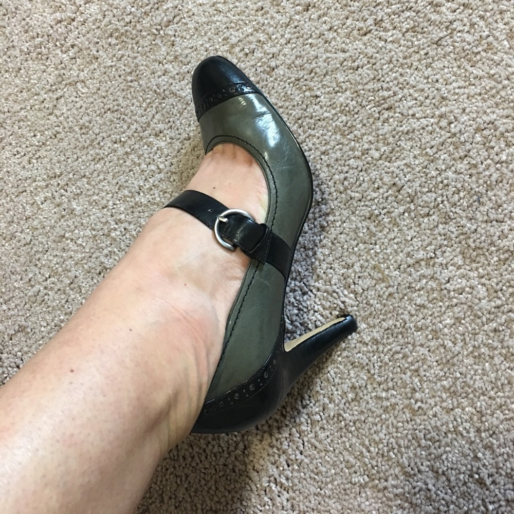 NEW! BRANDOLINO STRAP HEEL SZ 7BLK/GREEN