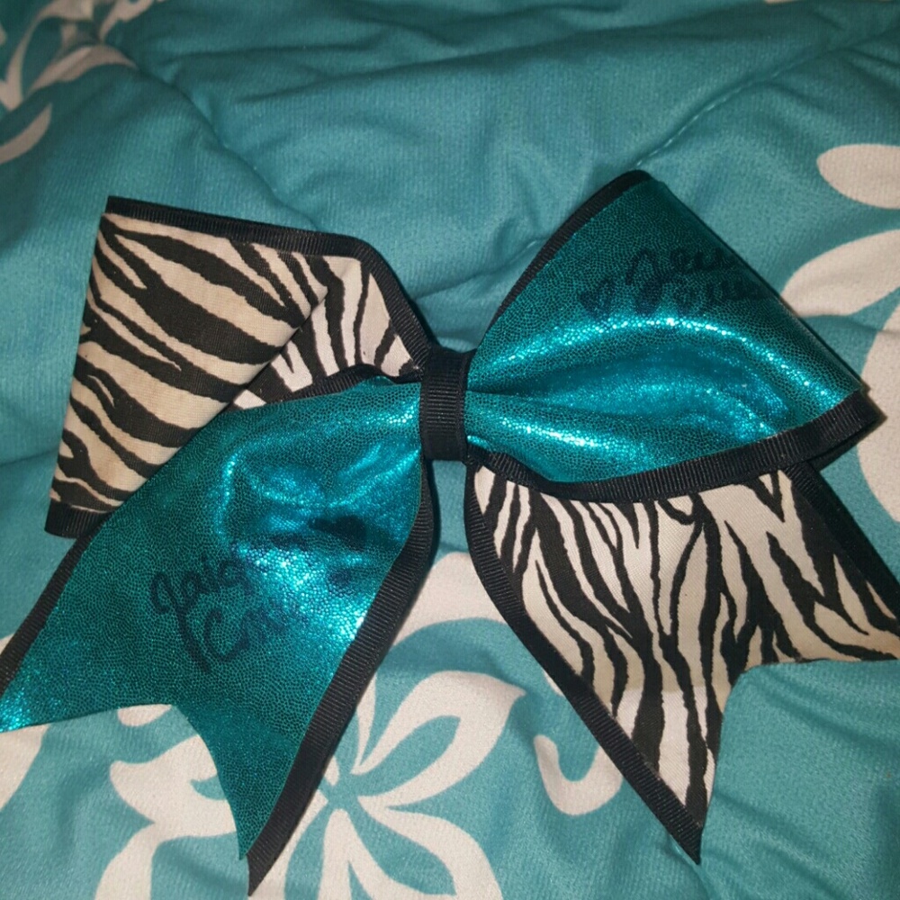 Cheer bow