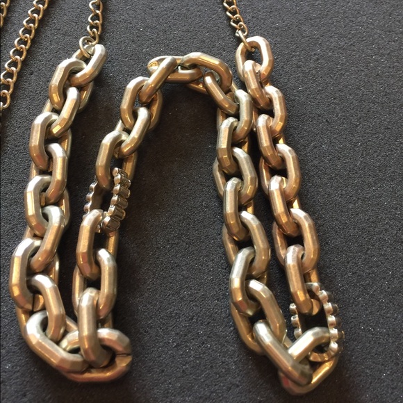 Large Goldtone Link Long Necklace - Picture 4 of 4