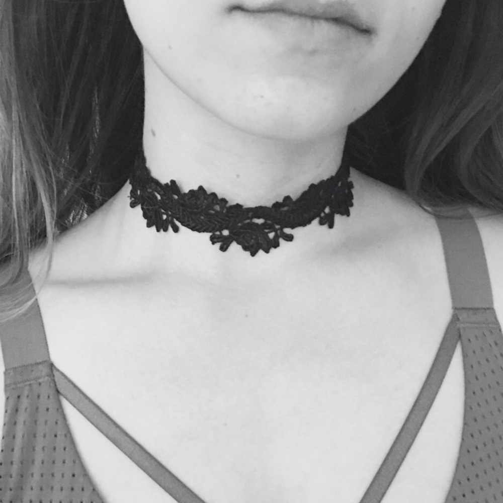 Beautiful Black Rose Detailed Choker