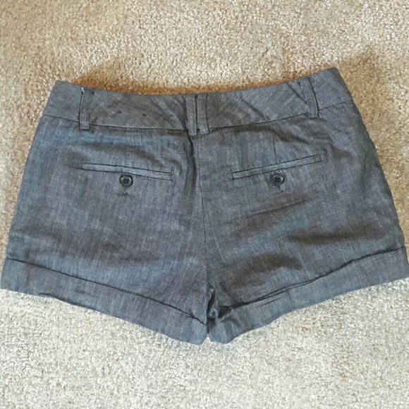 Express Shorts - Picture 2 of 3