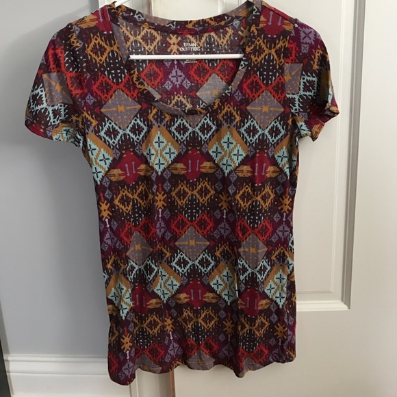 Tribal patter scoop neck - Picture 1 of 2
