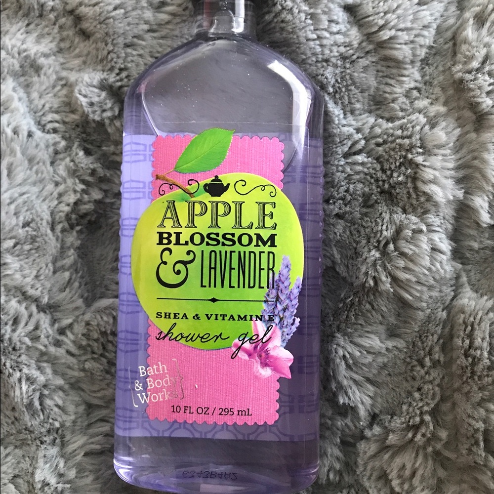 Bath and body apple blossom n lavender shower gel