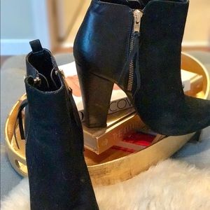 STEVE MADDEN "Jannyce" black ankle boots