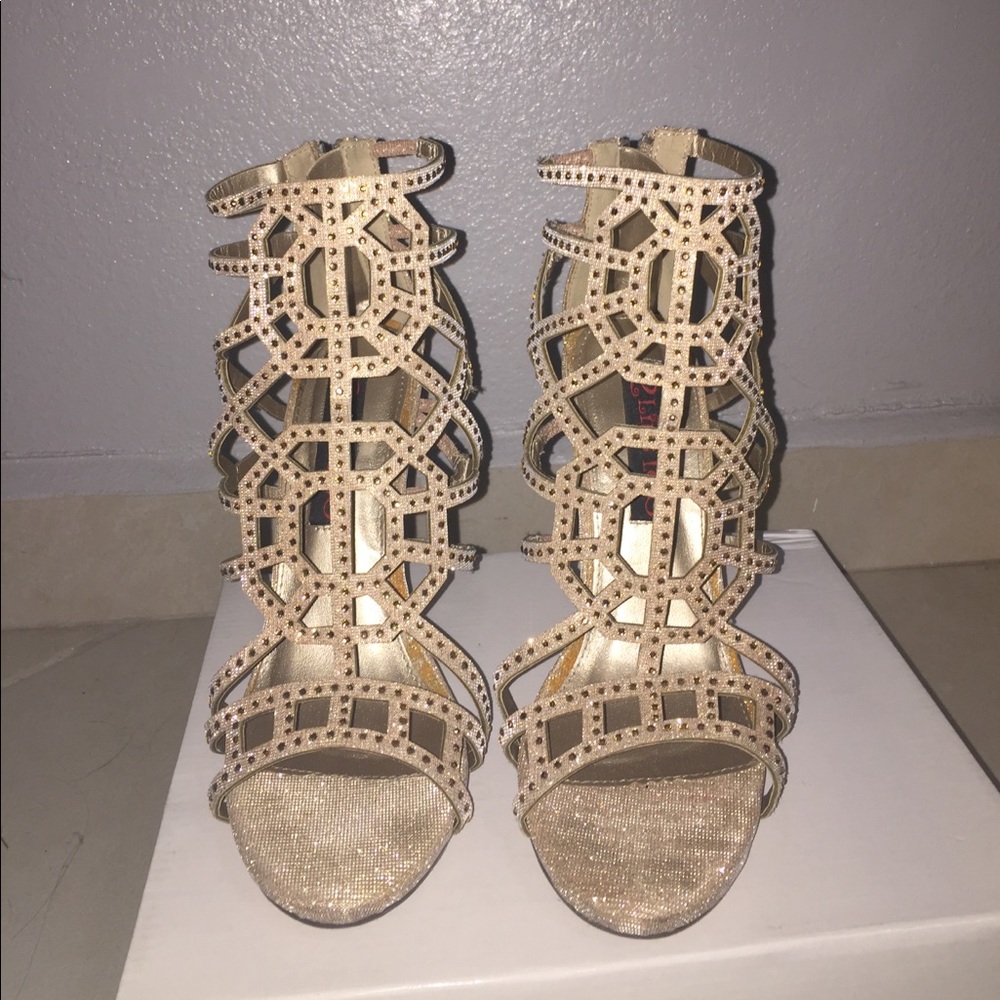 Sparkly peep toe heels !