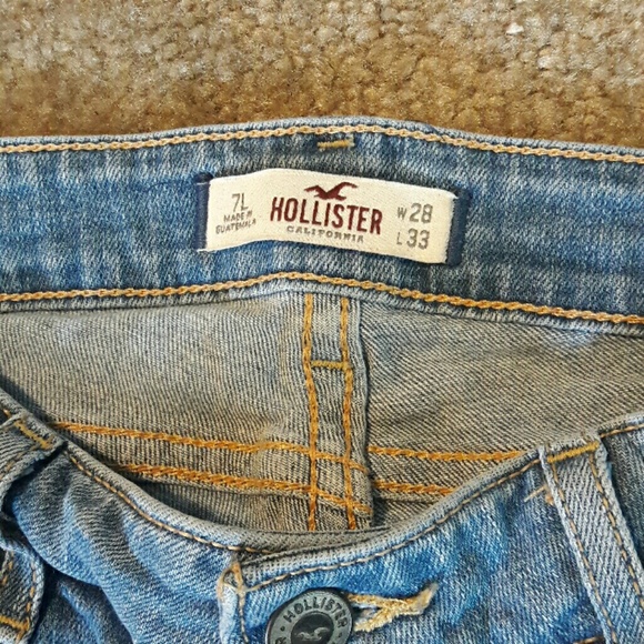 Distressed Hollister Light Washed Jeans - Picture 3 of 3