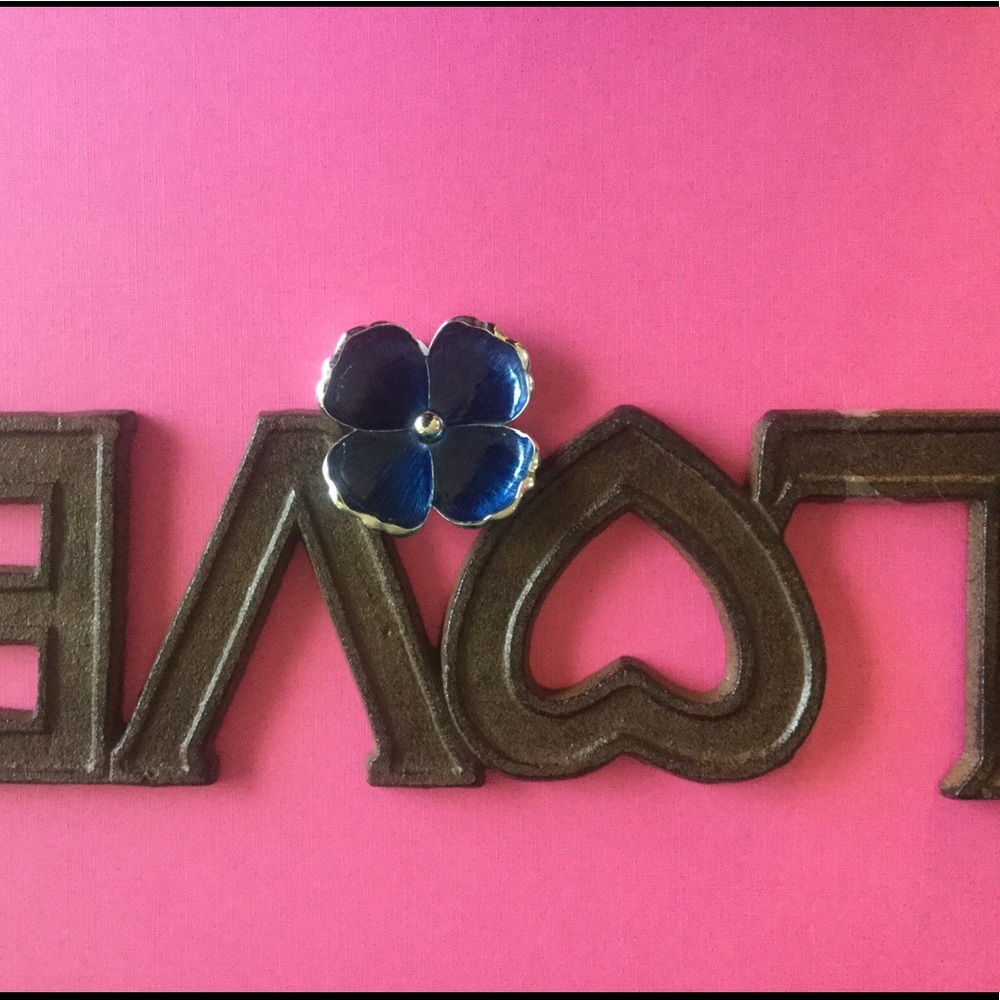 Blue 4petal enamel pin