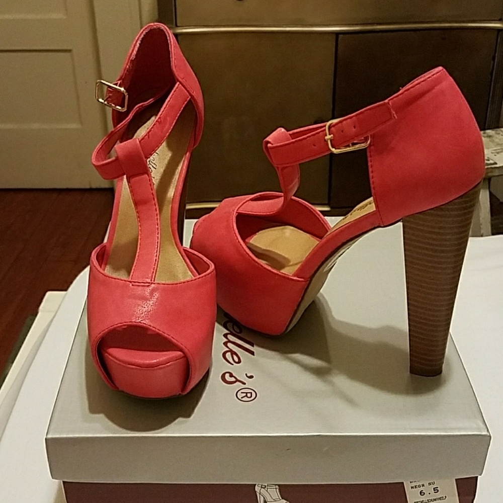 T strap platform heel