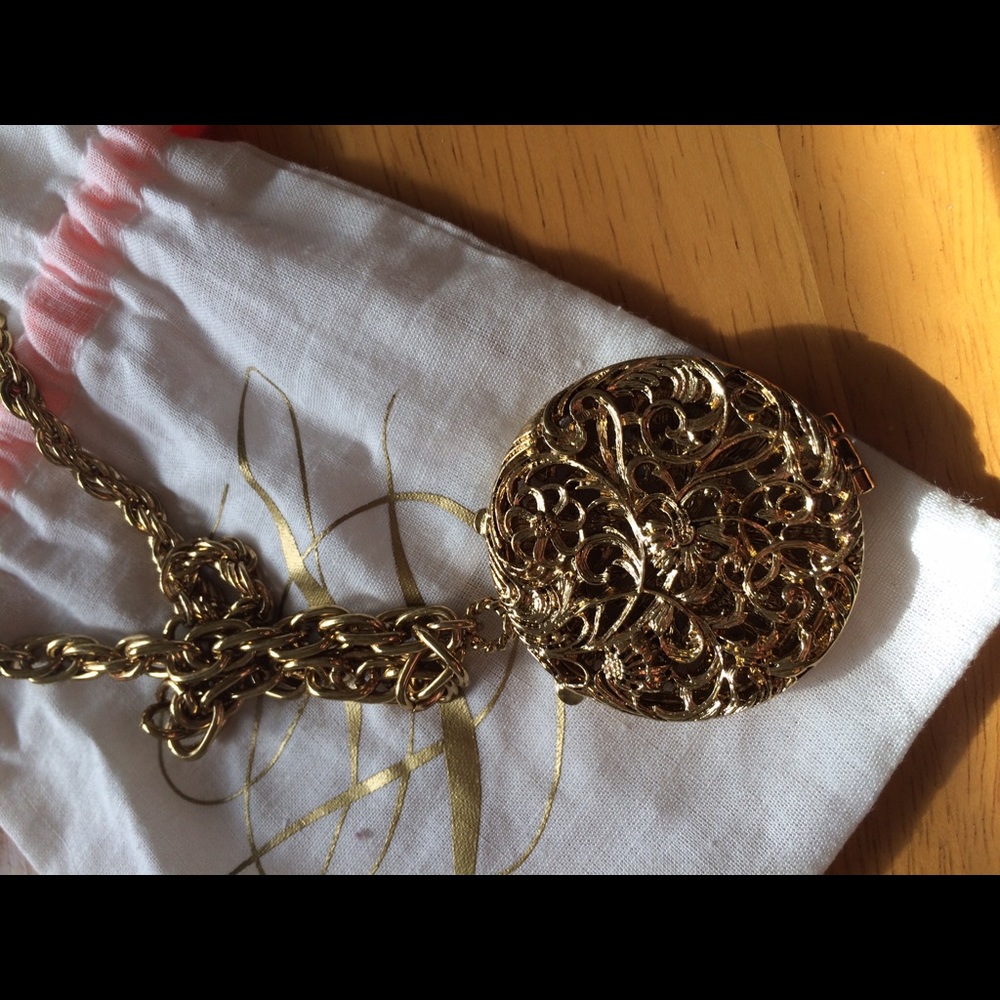 Lesli Dale "Caminto" locket