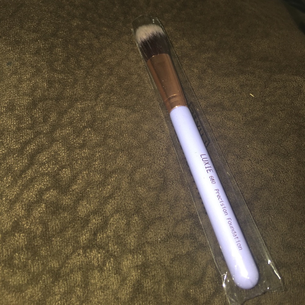Luxie foundation brush