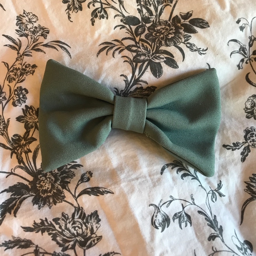 Blue bow hair accessory