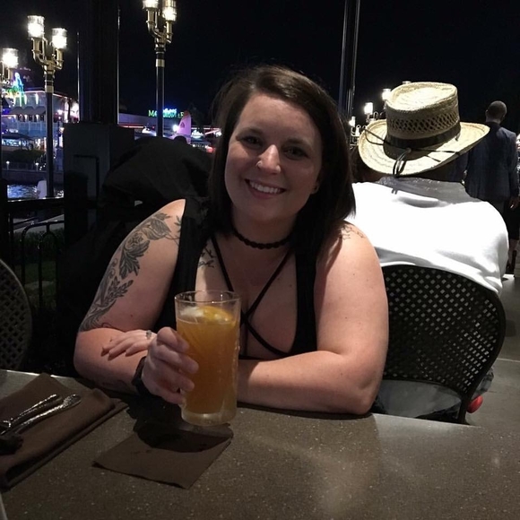 Meet your Posher, Whitney - Picture 1 of 1