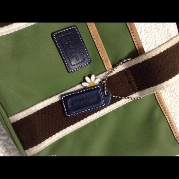 Coach small olive green tote - Picture 6 of 6