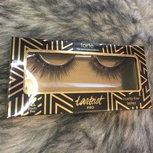 SEPARATE Tarte Lash in Center of Attention