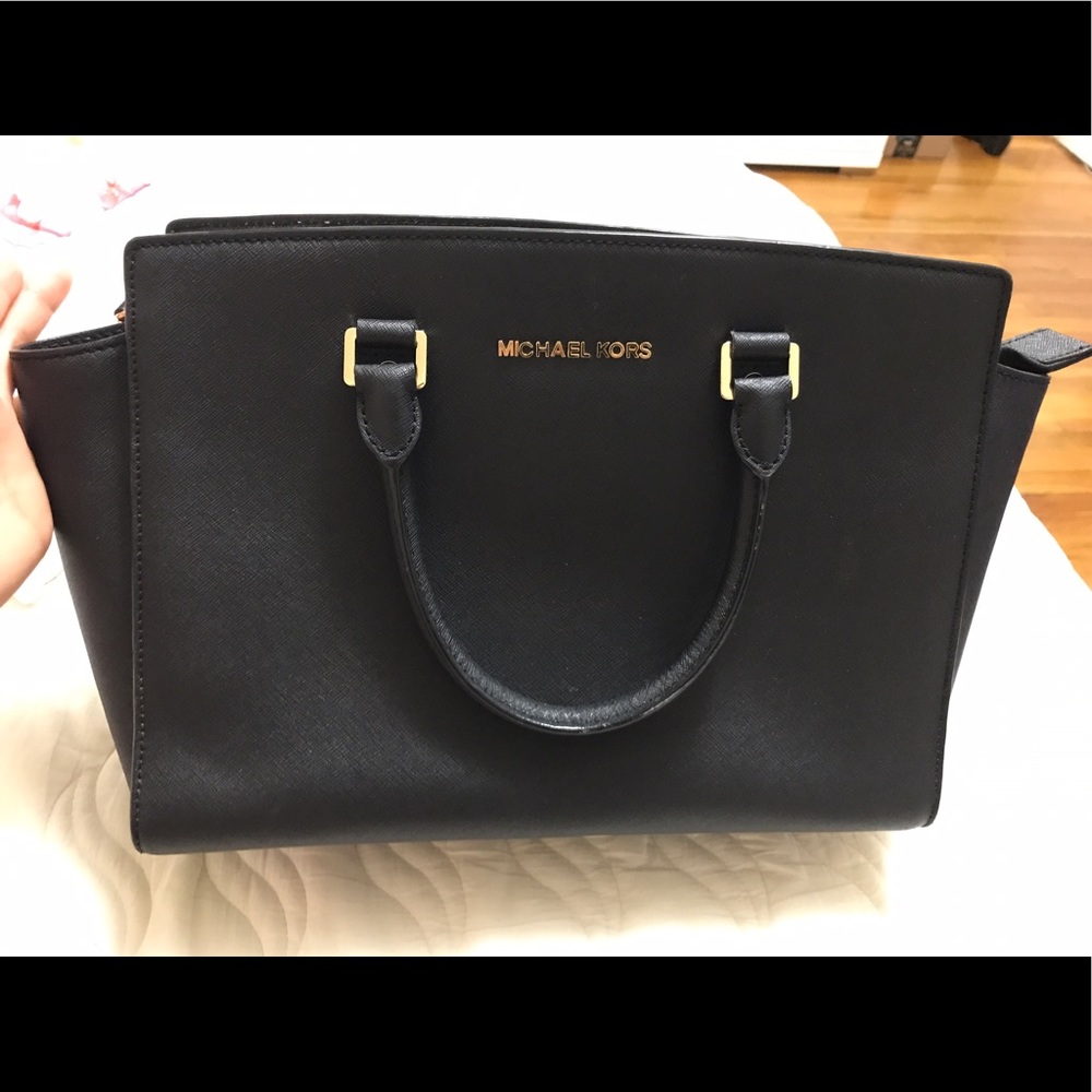 *SOLD*Michael Kors large Selma tote black