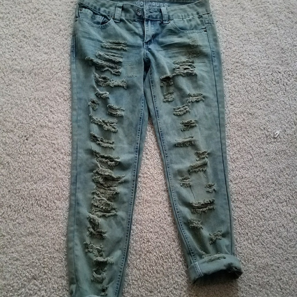 Ripped/destroyed boyfriend jeans