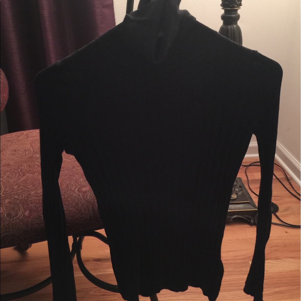 Gap black turtle neck sweater