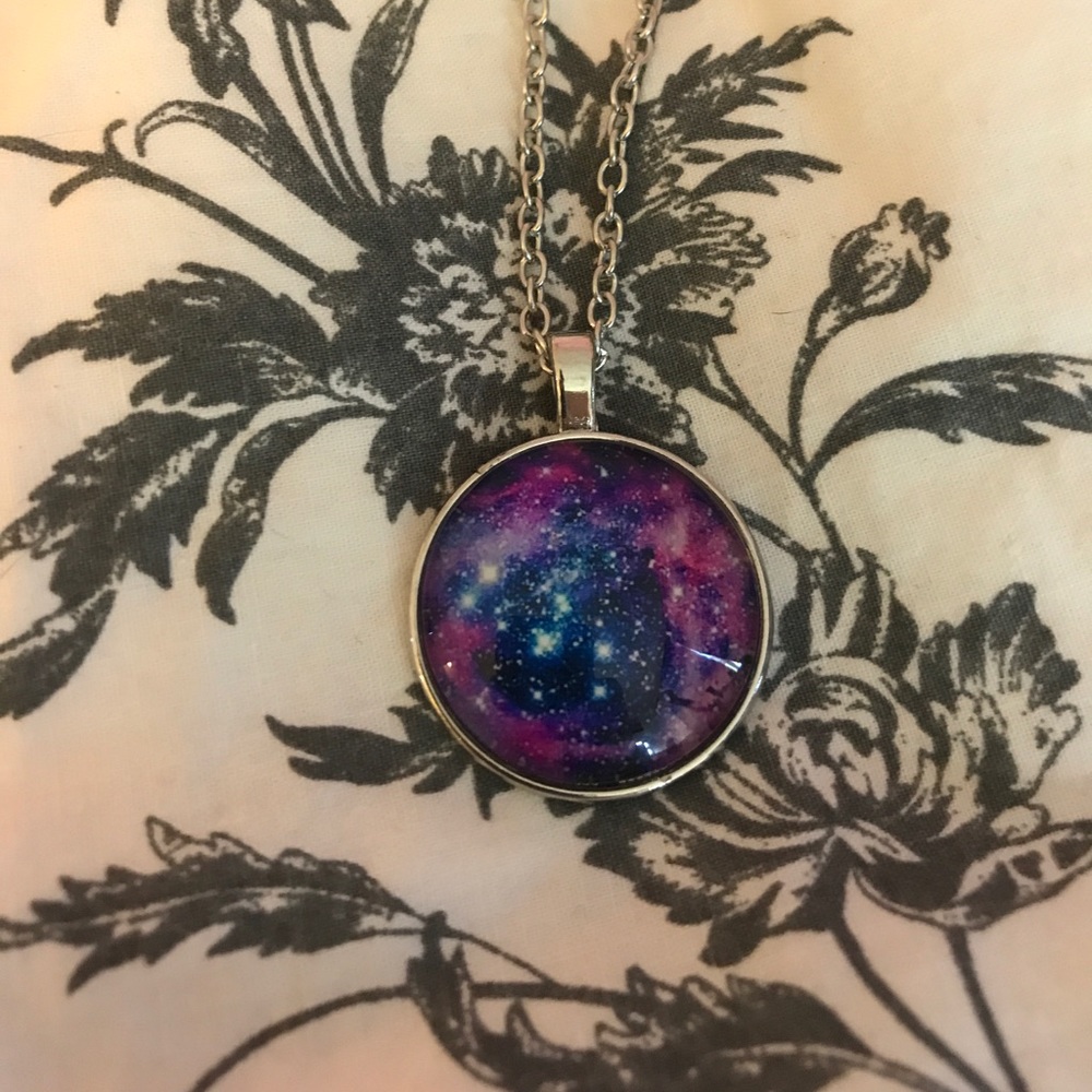 Galaxy Detailed Pendant necklace