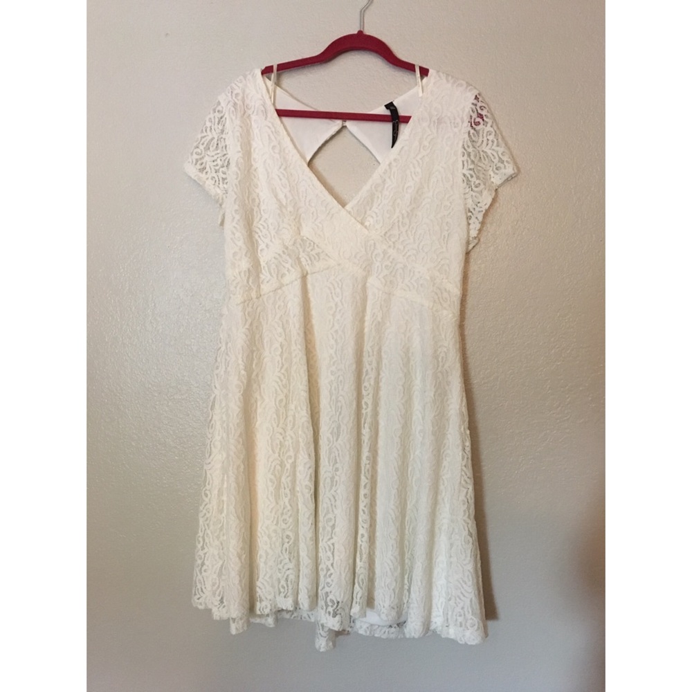 Jessica Simpson white lace dress