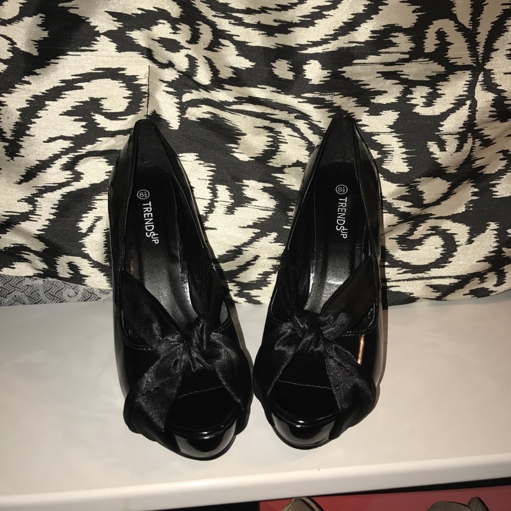 Dressie black heels
