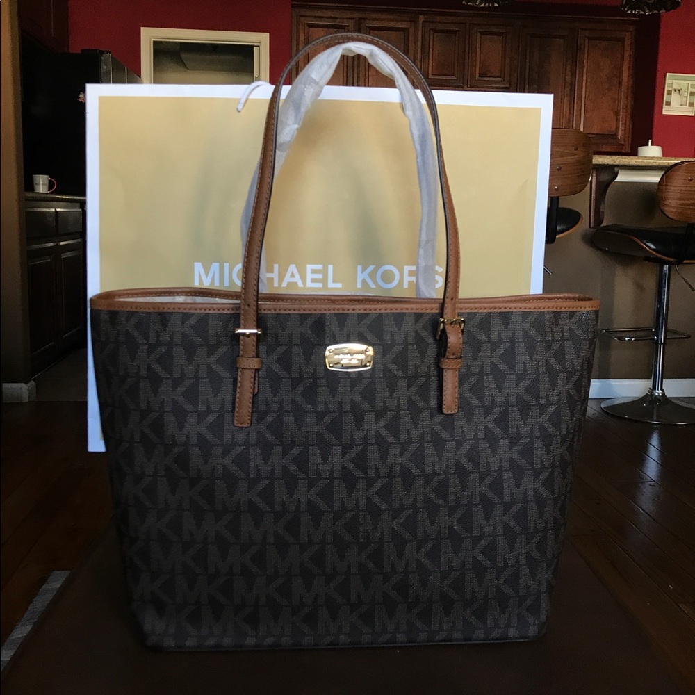 ⭕️SOLD⭕️Michael Kors Jet Set Travel Carryall Tote