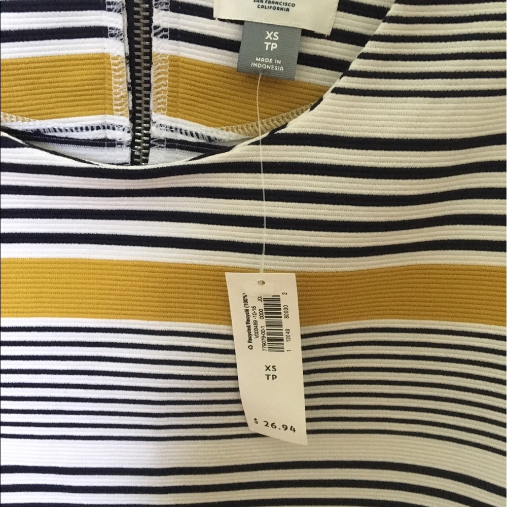 Old navy shirt - Picture 2 of 2
