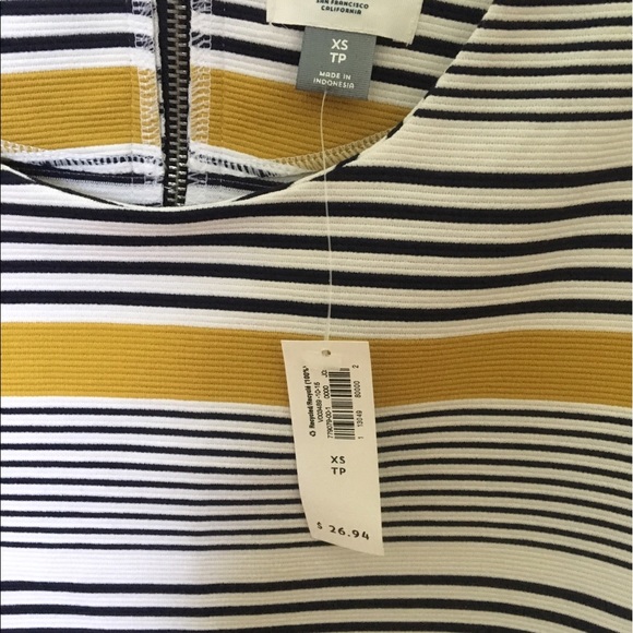 Old navy shirt - Picture 2 of 2