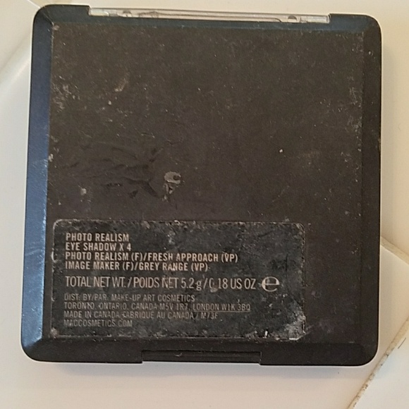 Green Mac eyeshadow - Picture 3 of 3