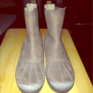 Ladies UGG Australia Duck Boots NWOT! Size 10