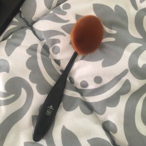 brand new oval makeup brush