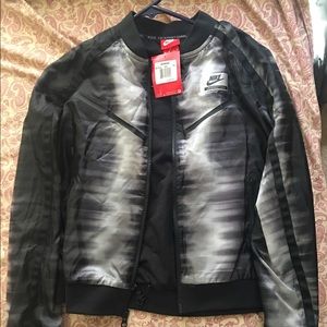 NIKE INTERNATIONAL WINDBREAKER XS