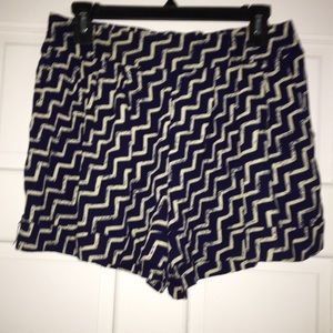 High waisted navy and cream flowy shorts