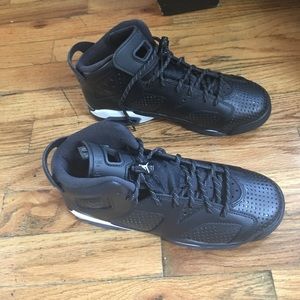 Jordan Retro 6- size 6 youth (8 women)