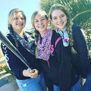 Meet your Posher, Thalia