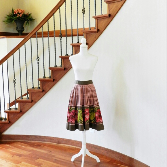 Fiesta Hibiscus skirt Anthropologie size 6 - Picture 2 of 4