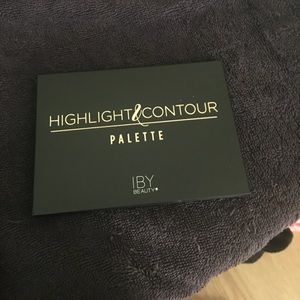 brand new highlight/contour pallete