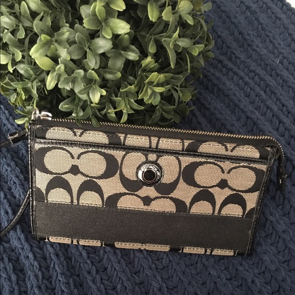 Coach wallet/ wristlet - Picture 1 of 3
