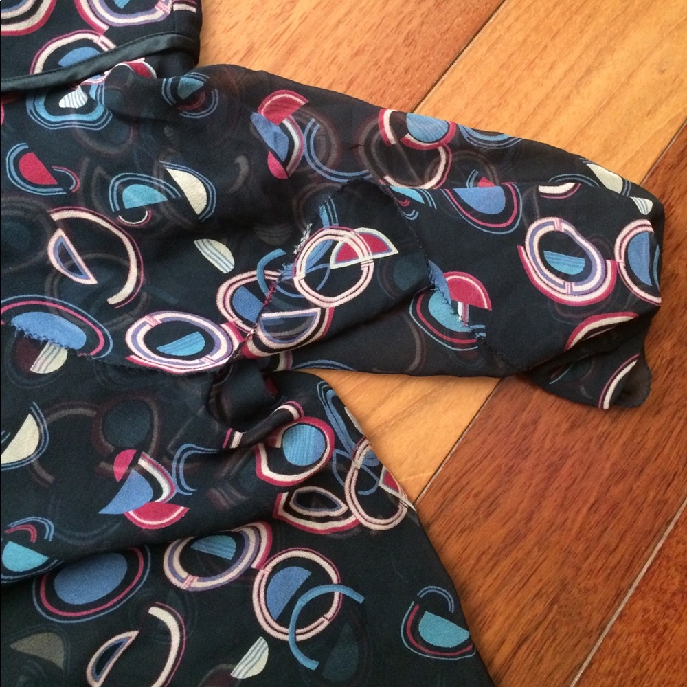 🚫SOLD🚫Bebe Silk Halter w/ Keyhole Design - Picture 3 of 4