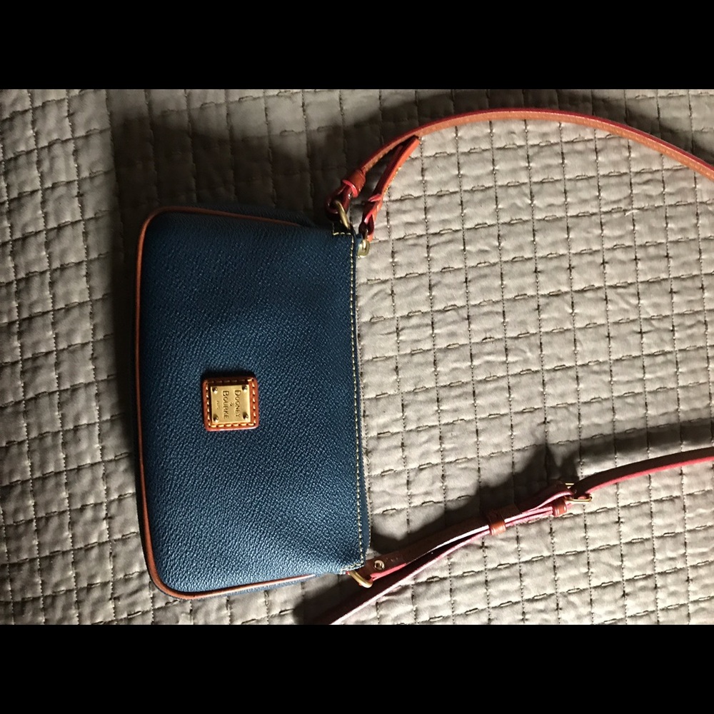 Lexi Dooney and Bourke Crossbody