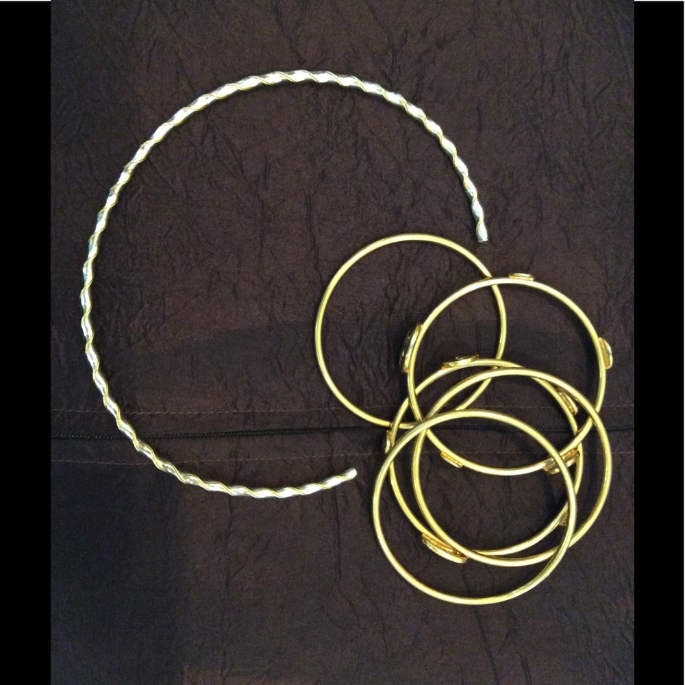 Gold Choker Style Necklace and Earrings.