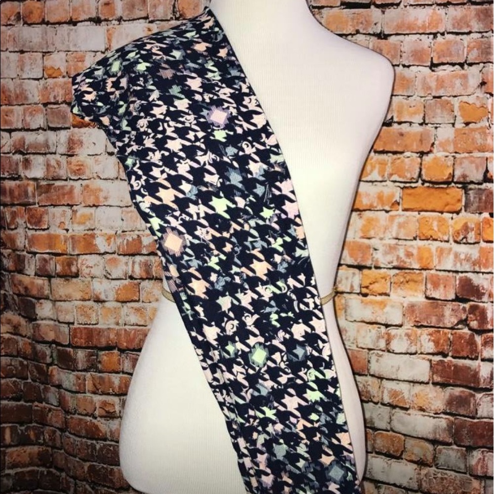SALE Lularoe Houndstooth OS Leggings