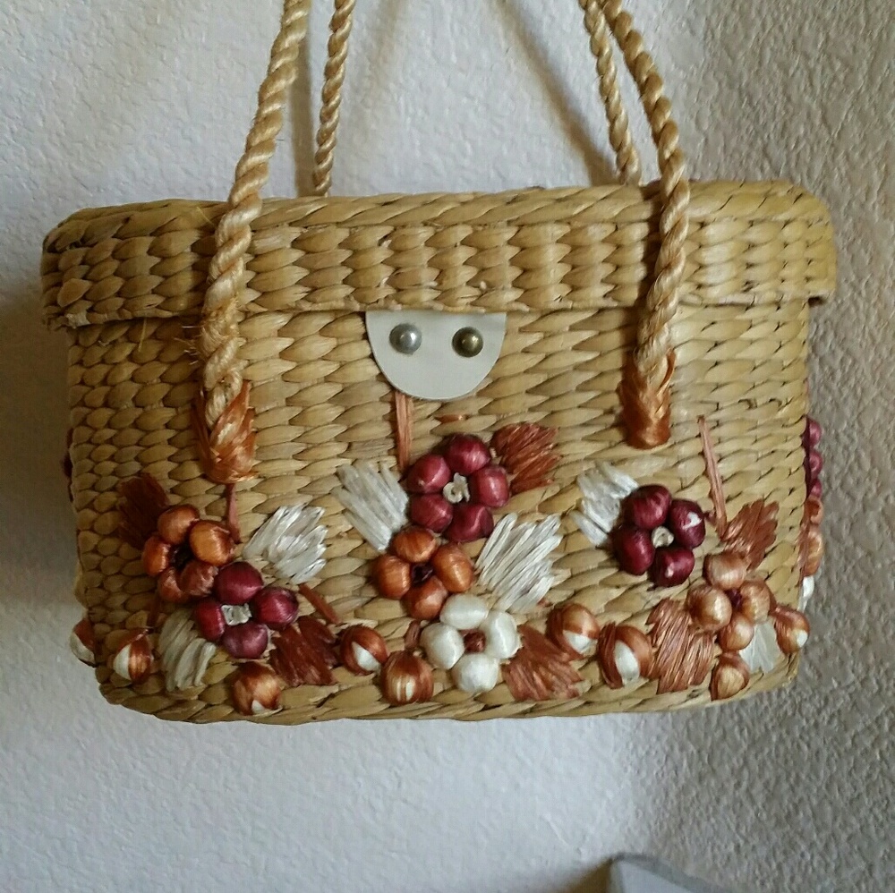 VINTAGE DESIGNER HANDBAG