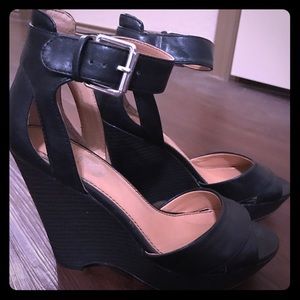 Nine West black leather wedges
