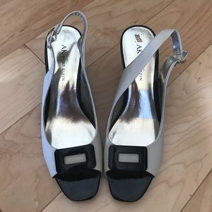Anne Klein 7.5 Black & Tan Open toe heel