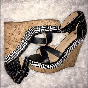 🆕Chase & Chloe Black & White Printed Wedge Sandal