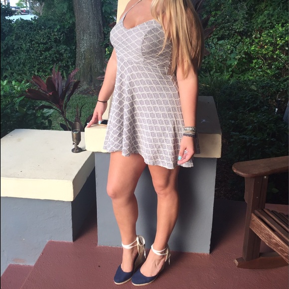 Urban Outfitters Grey and White Dress - Picture 4 of 4