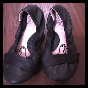 Black leather Puma ballet flats