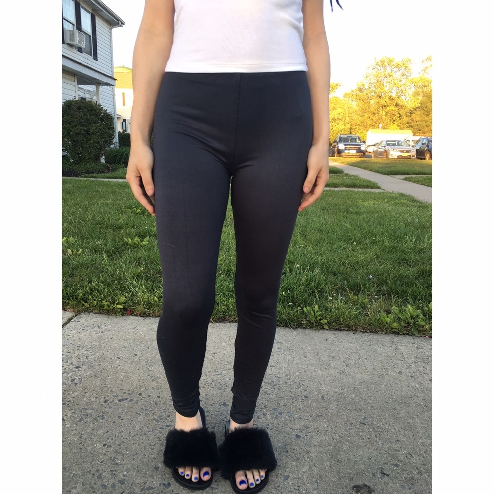 Solid print leggings